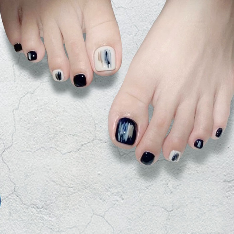 Black pedicure. Black pedicure on female feet - Stock Photo [93705946] -  PIXTA